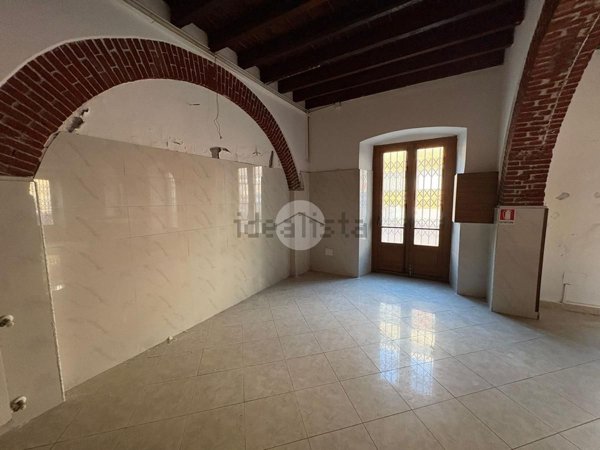 locale commerciale in affitto a Genova