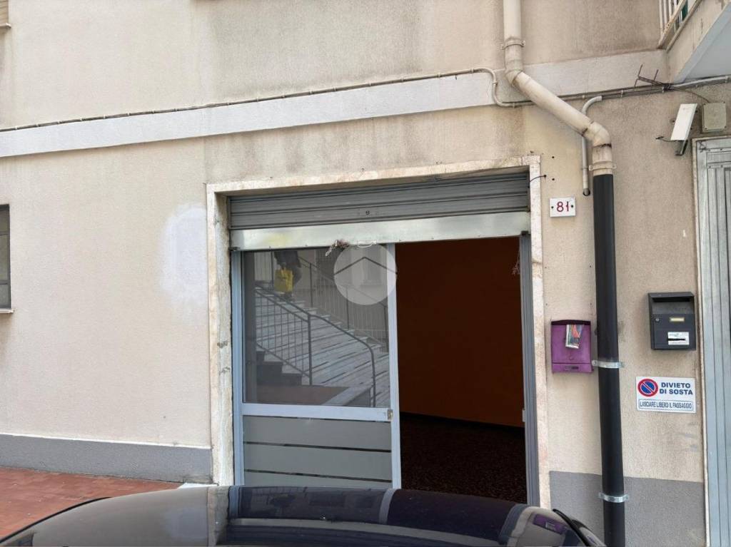 negozio in affitto a Genova in zona Palmaro / Pra'