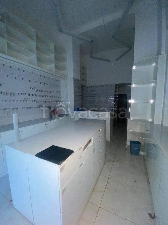 negozio in affitto a Genova