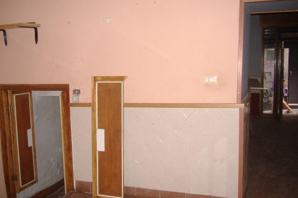 negozio in affitto a Genova in zona Sottoripa / Maddalena / Molo