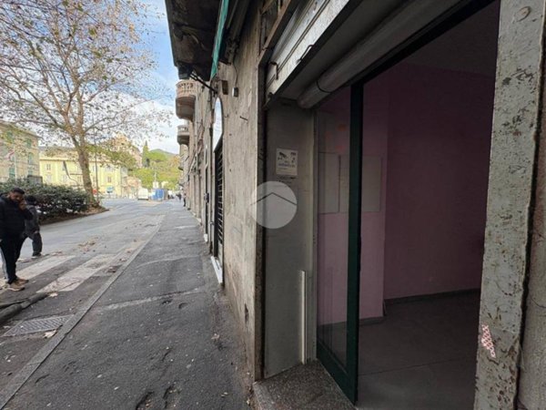 negozio in affitto a Genova in zona Sestri Ponente