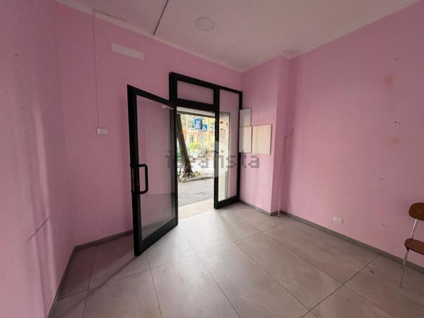 negozio in affitto a Genova in zona Sestri Ponente