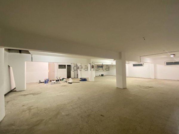 locale di sgombero in affitto a Genova in zona Sottoripa / Maddalena / Molo