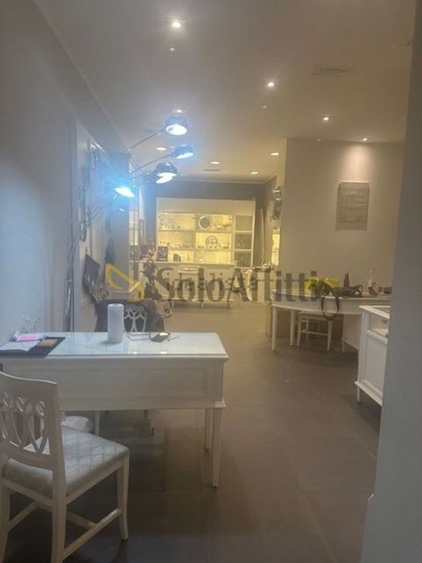 negozio in affitto a Genova in zona Sampierdarena