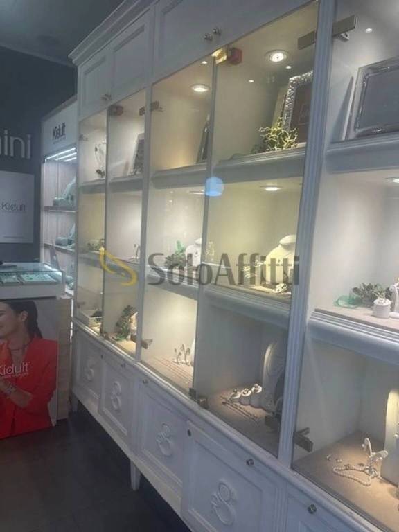 negozio in affitto a Genova in zona Sampierdarena