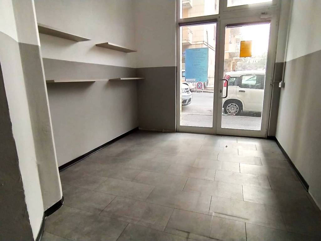 negozio in affitto a Genova in zona Lagaccio / Granarolo