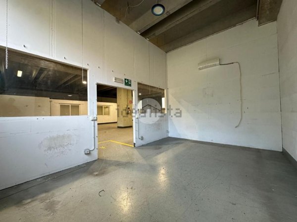 capannone in affitto a Genova in zona Voltri