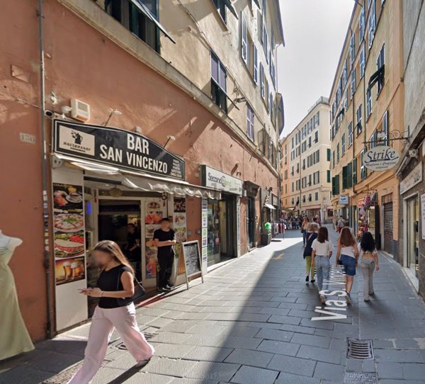 negozio in affitto a Genova in zona San Vincenzo