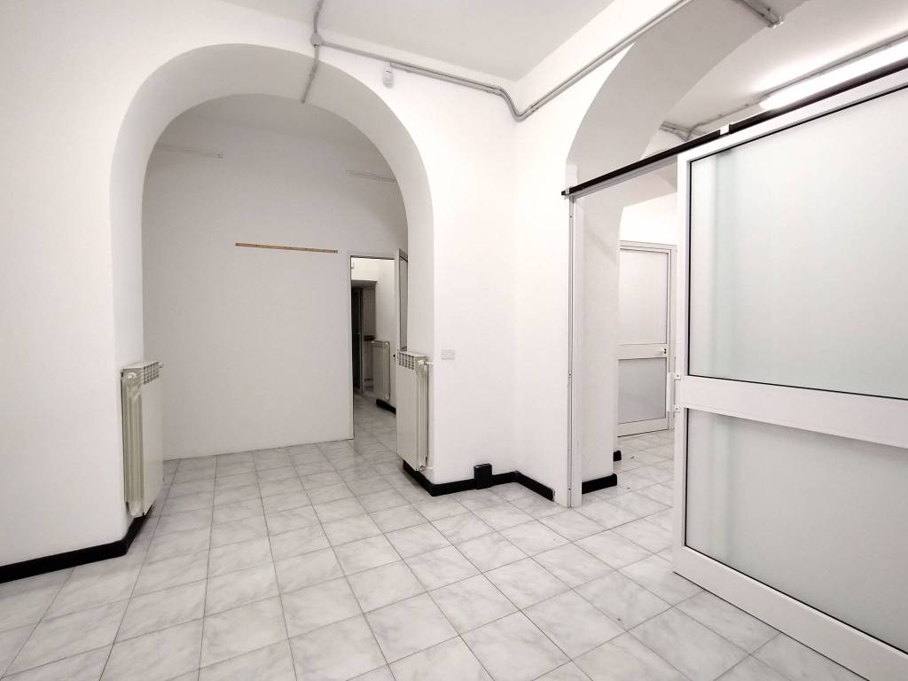negozio in affitto a Genova in zona Sampierdarena