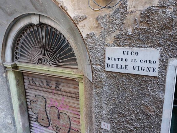 locale commerciale in affitto a Genova in zona Centro Storico