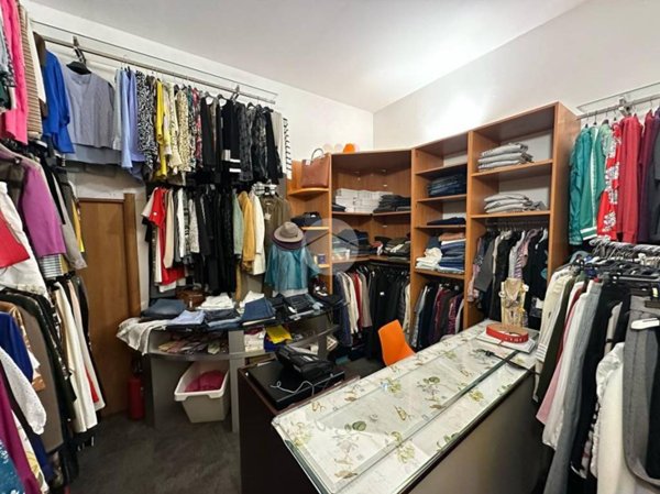 negozio in affitto a Genova in zona Sestri Ponente