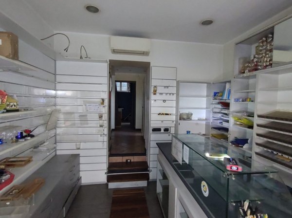 negozio in affitto a Genova in zona Albaro