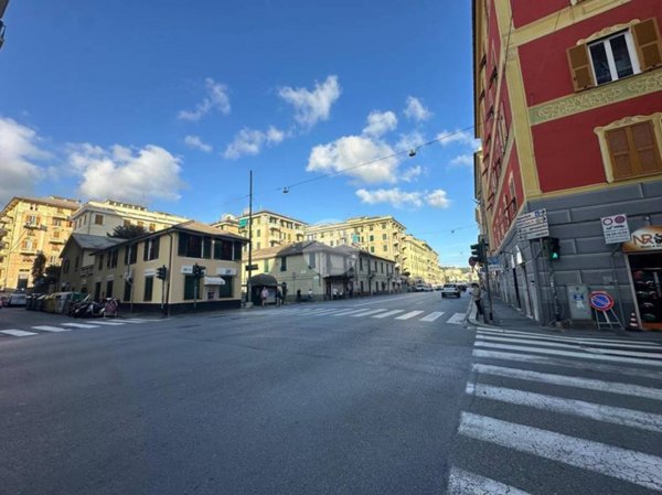 negozio in affitto a Genova in zona Sestri Ponente