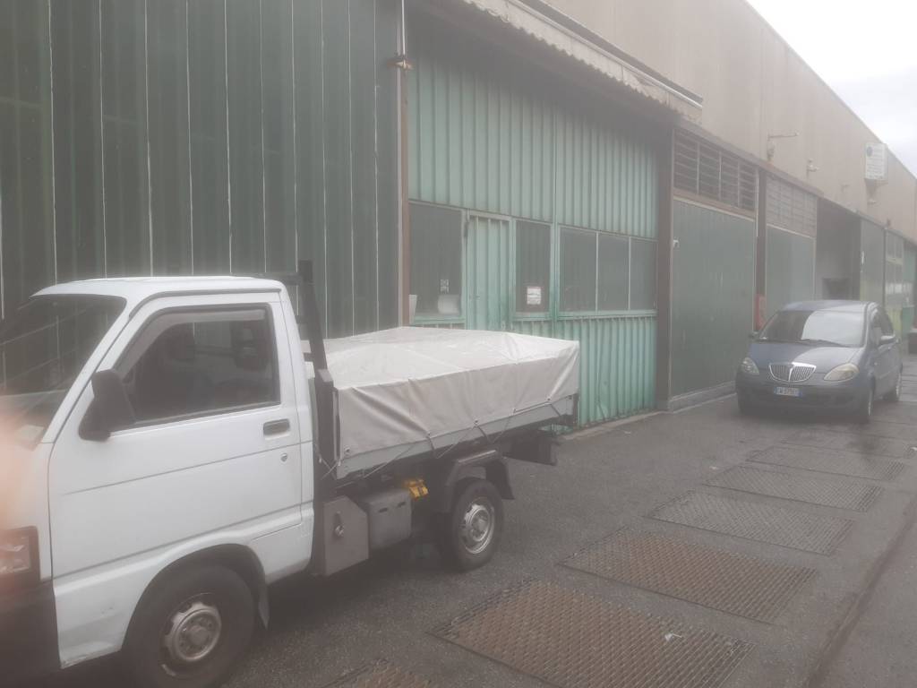 locale commerciale in affitto a Genova in zona Bolzaneto
