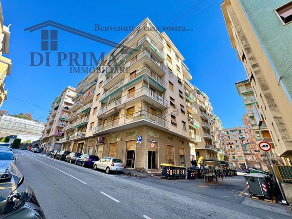 negozio in affitto a Genova in zona Palmaro / Pra'