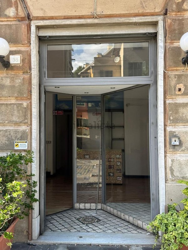 ufficio in affitto a Genova in zona Palmaro / Pra'