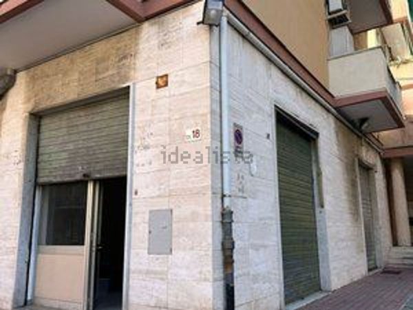 locale commerciale in affitto a Genova in zona Staglieno