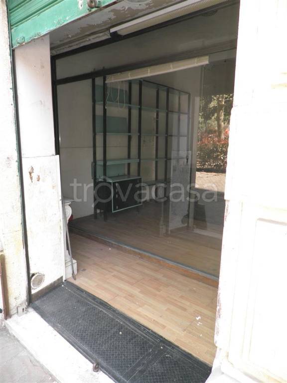 negozio in affitto a Genova in zona Foce