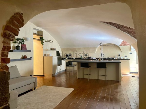 appartamento in affitto a Genova in zona Sottoripa / Maddalena / Molo