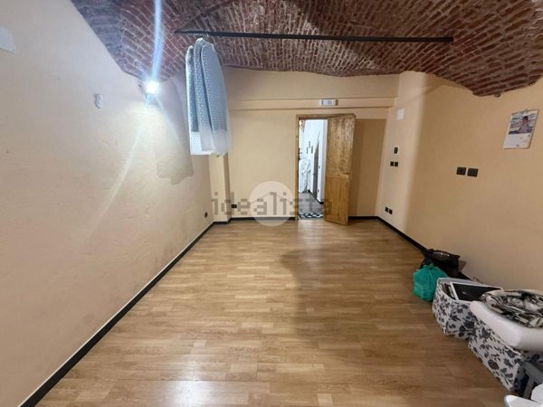 locale di sgombero in affitto a Genova in zona Sestri Ponente