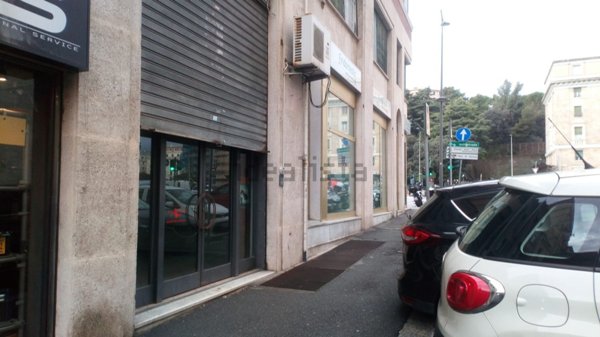 locale di sgombero in affitto a Genova in zona Foce