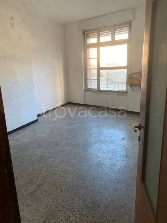 locale di sgombero in affitto a Genova in zona Centro Storico