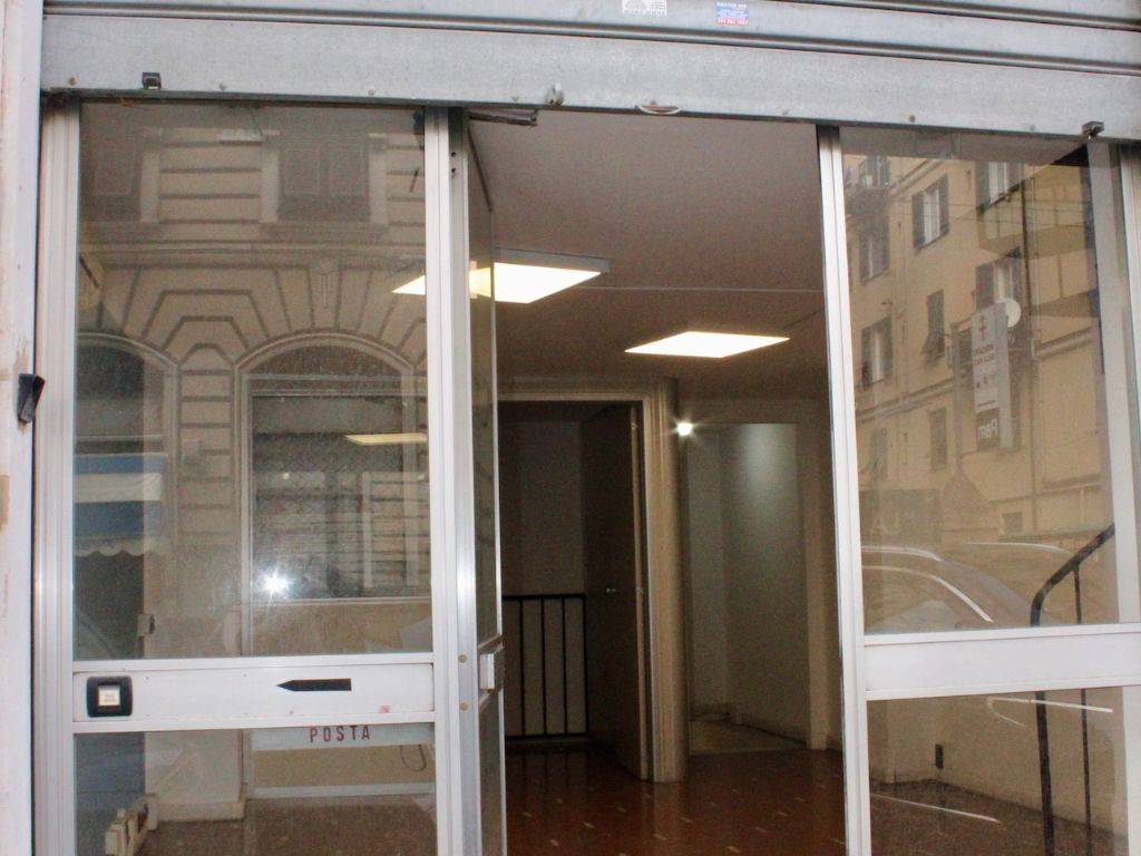 negozio in affitto a Genova in zona Foce