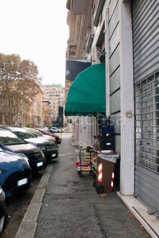 negozio in affitto a Genova in zona Foce