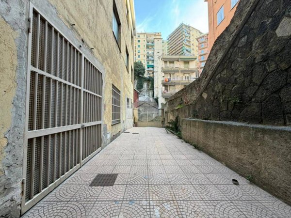 locale commerciale in affitto a Genova in zona Sampierdarena