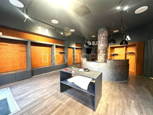 negozio in affitto a Genova in zona Carignano