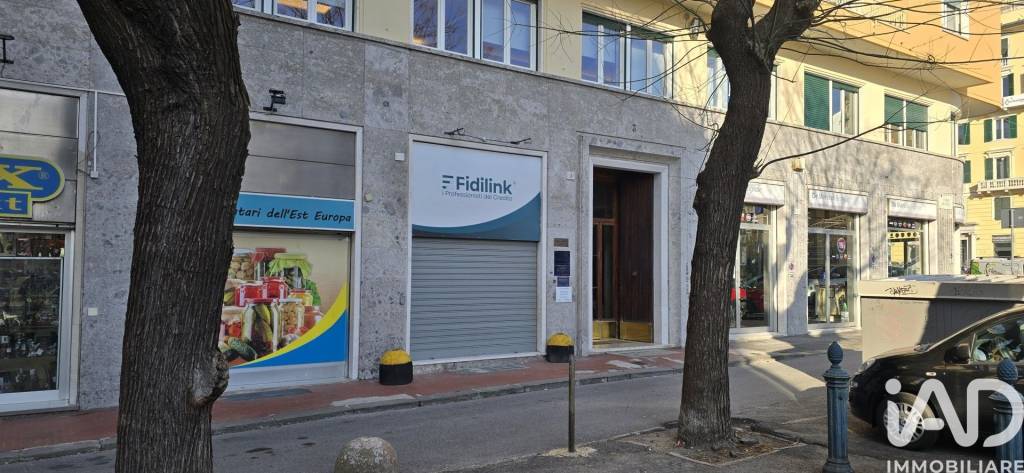 negozio in affitto a Genova in zona Carignano