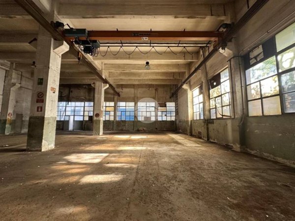 locale commerciale in affitto a Genova in zona Palmaro / Pra'