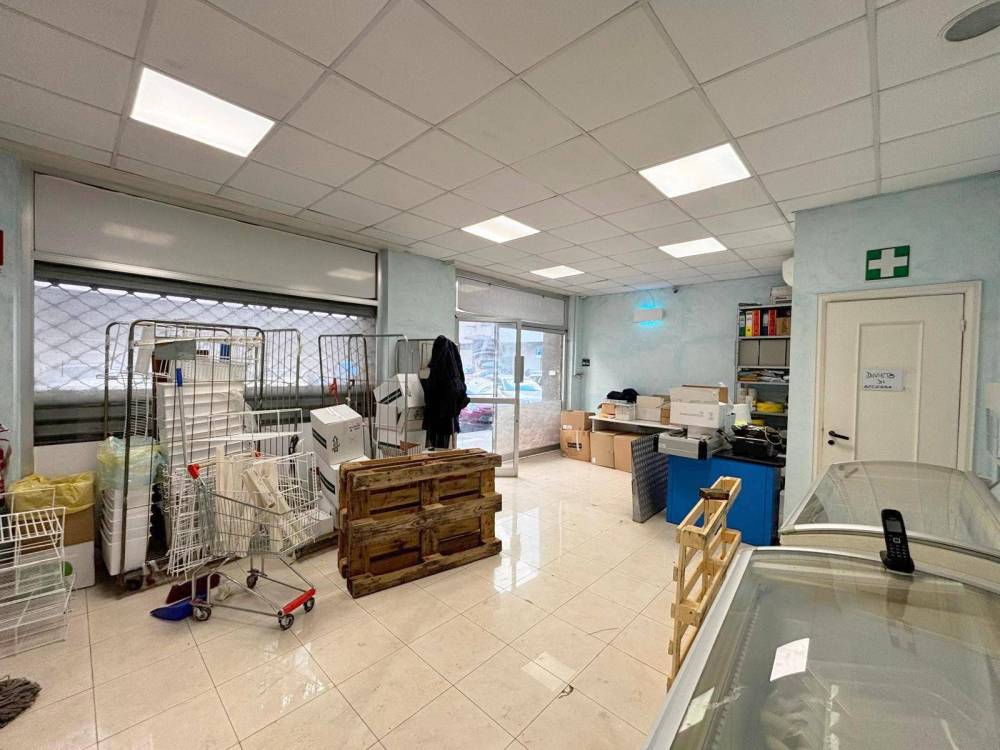 locale commerciale in affitto a Genova