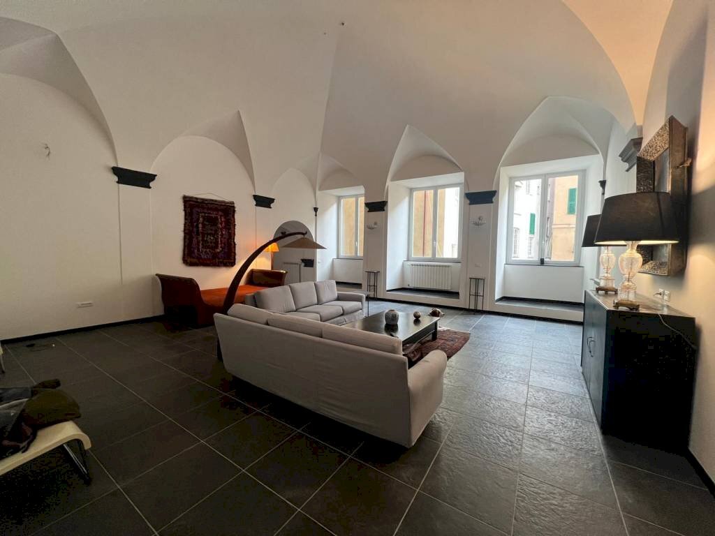 appartamento in affitto a Genova in zona Sottoripa / Maddalena / Molo