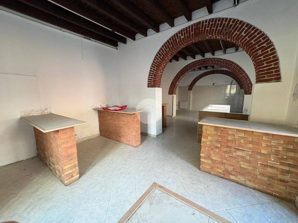 negozio in affitto a Genova in zona Cornigliano