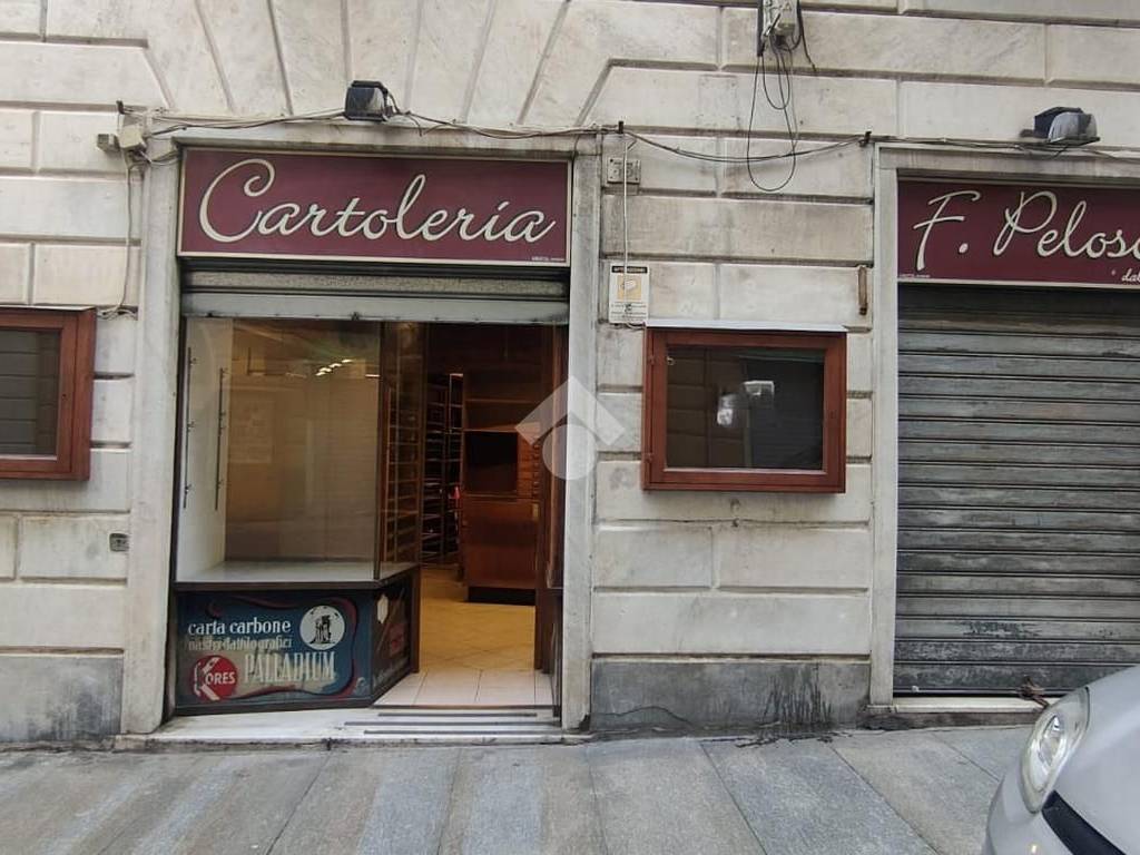 negozio in affitto a Genova in zona Sottoripa / Maddalena / Molo