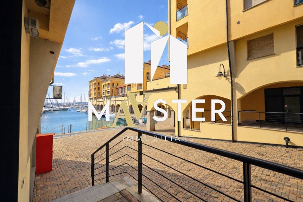 negozio in affitto a Genova in zona Sestri Ponente