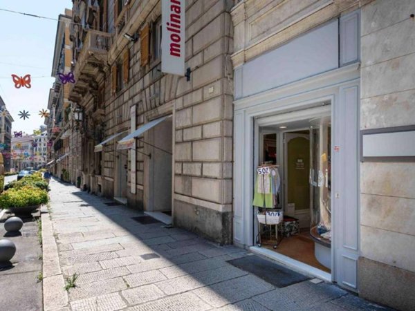 negozio in affitto a Genova