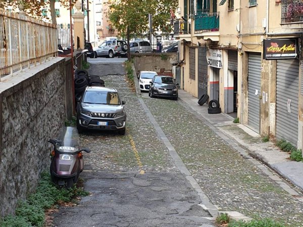 locale commerciale in affitto a Genova in zona Marassi