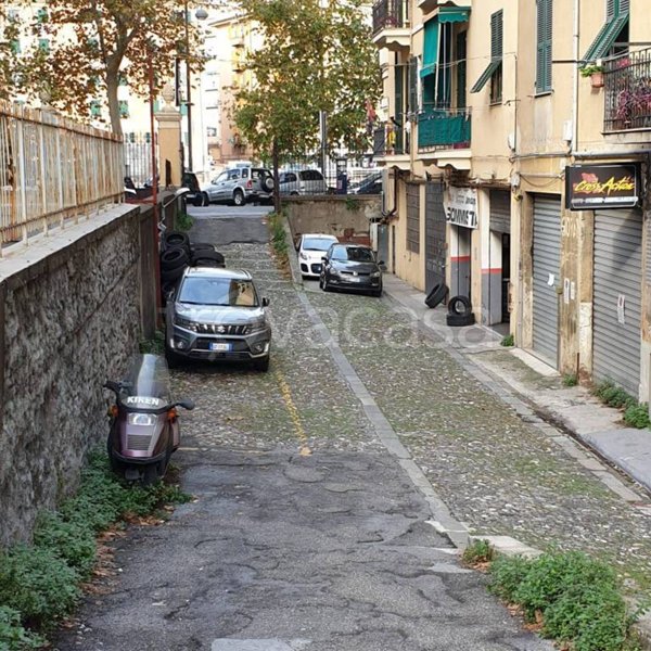 locale commerciale in affitto a Genova in zona Marassi