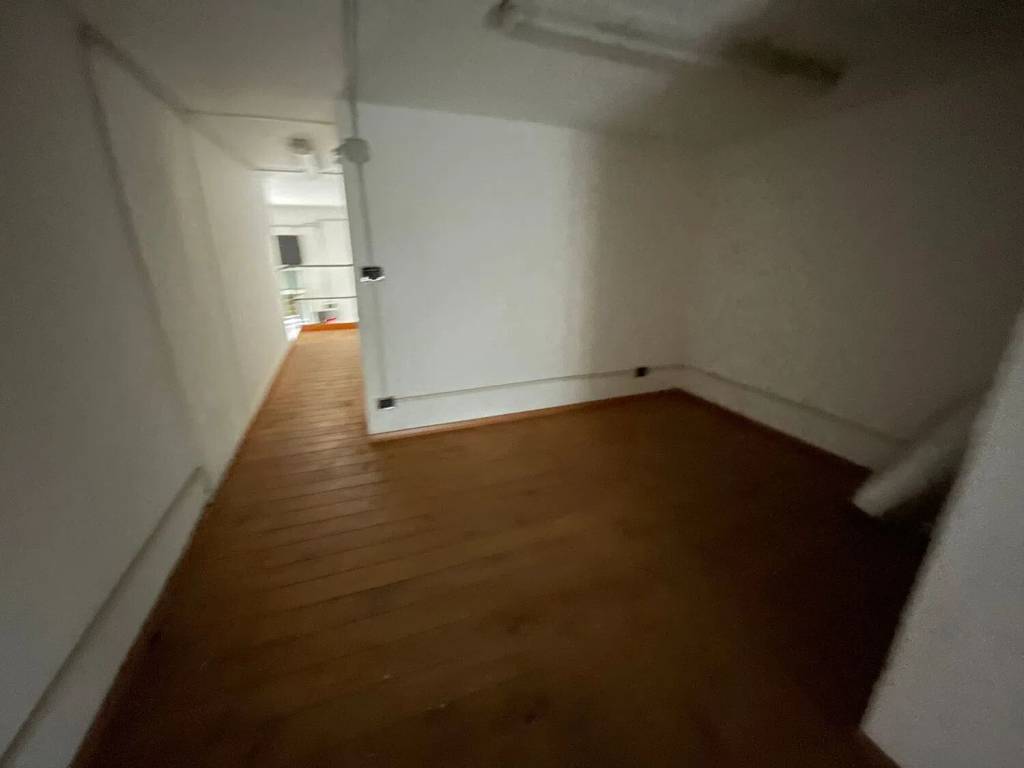 negozio in affitto a Genova in zona Rivarolo