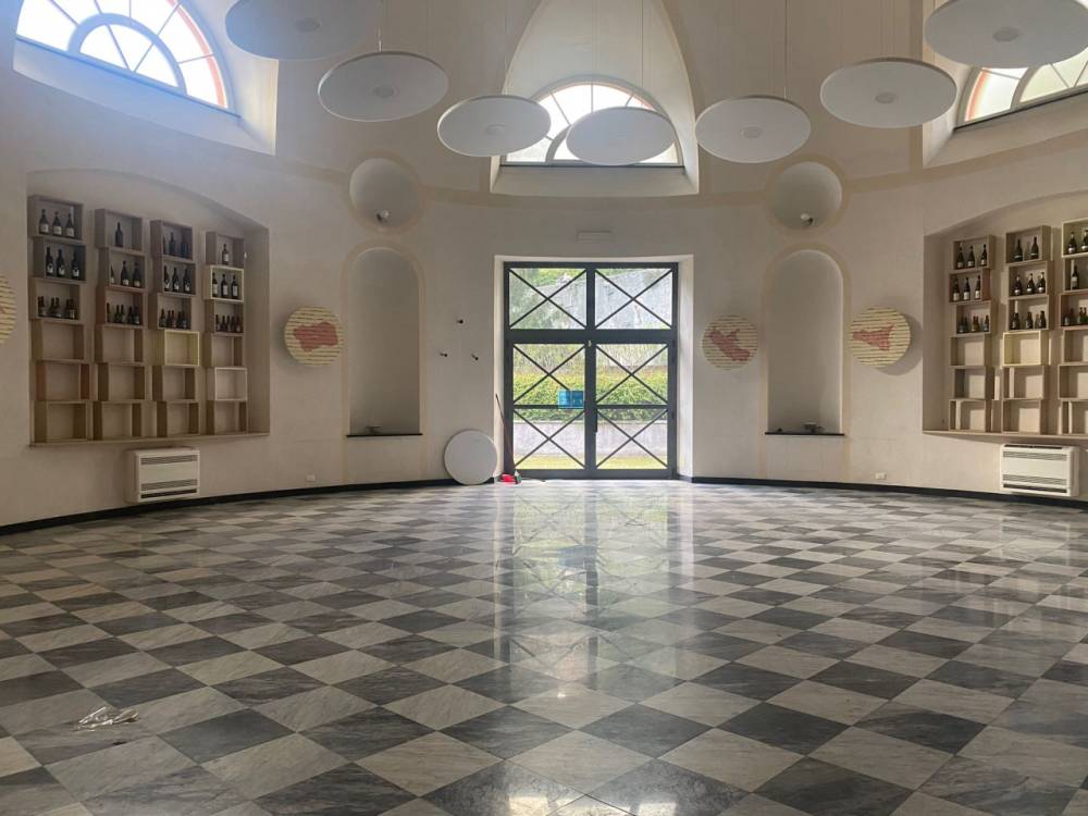 locale commerciale in affitto a Genova in zona Sestri Ponente