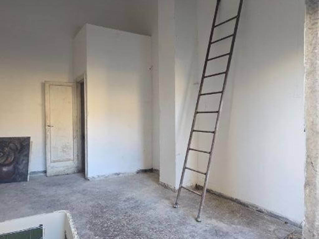 negozio in affitto a Genova in zona Quezzi