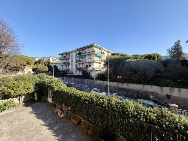 appartamento in affitto a Genova in zona Quarto dei Mille