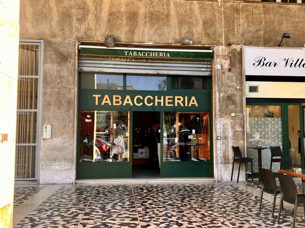 negozio in affitto a Genova in zona Foce