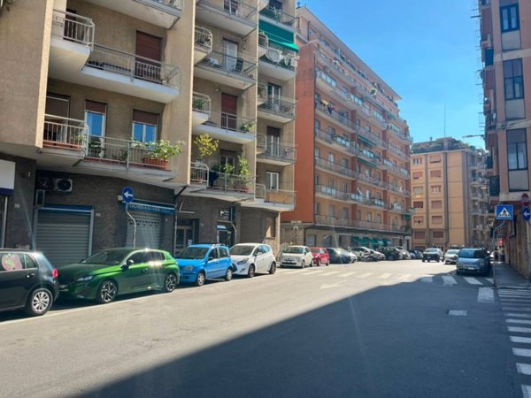 locale commerciale in affitto a Genova in zona Sestri Ponente