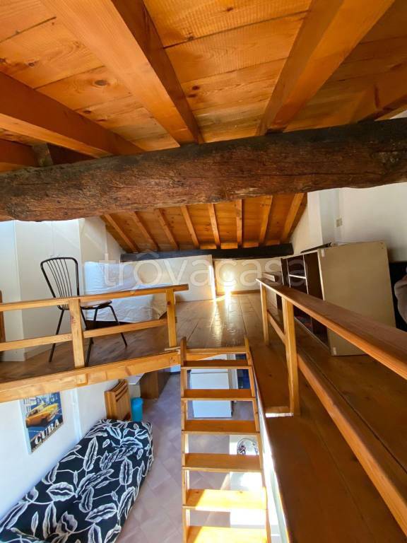 appartamento in affitto a Genova in zona Sottoripa / Maddalena / Molo