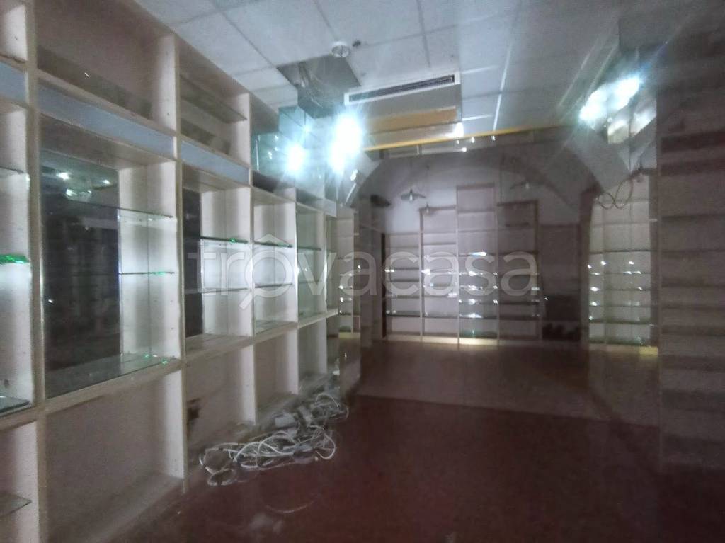 negozio in affitto a Genova in zona Sampierdarena