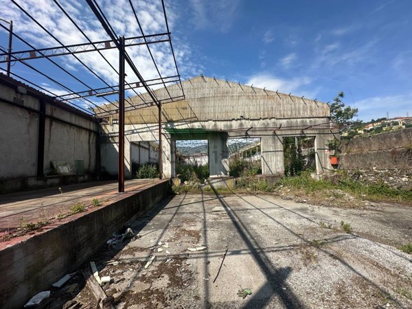 capannone in affitto a Genova in zona Bolzaneto