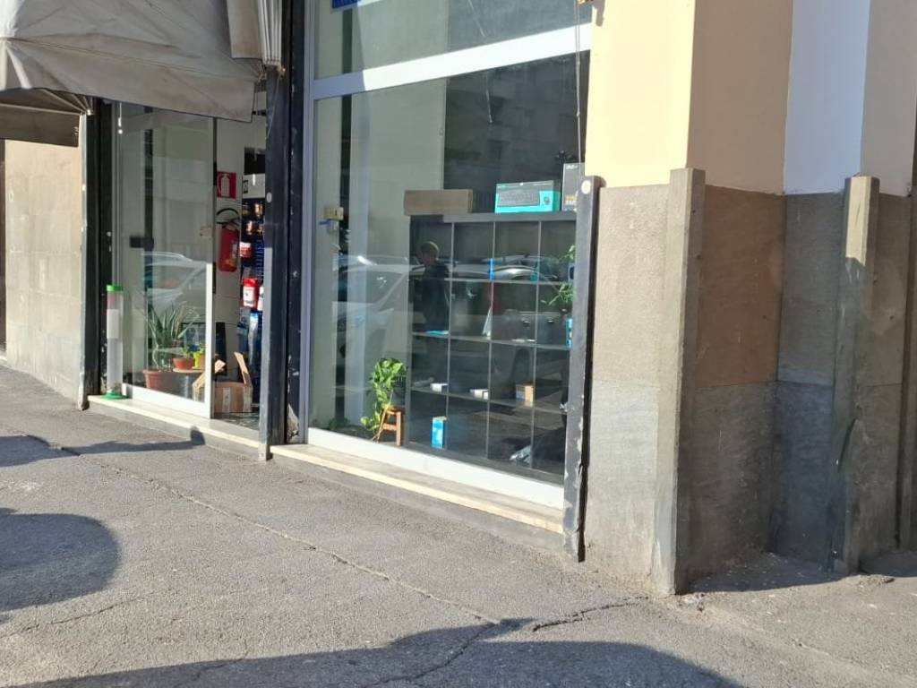 negozio in affitto a Genova in zona Sturla